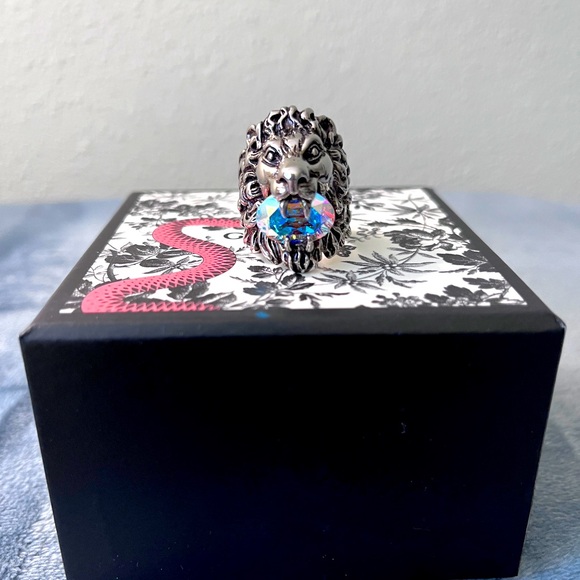 BRAND NEW Gucci Lion Head Silver Ottone Palladio Crystal Size 19 (US 8.75) - Picture 1 of 9